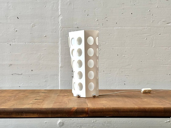 Image 1 of Lampe de table design à structure perforée, signée NIMEX, datant de 2001.