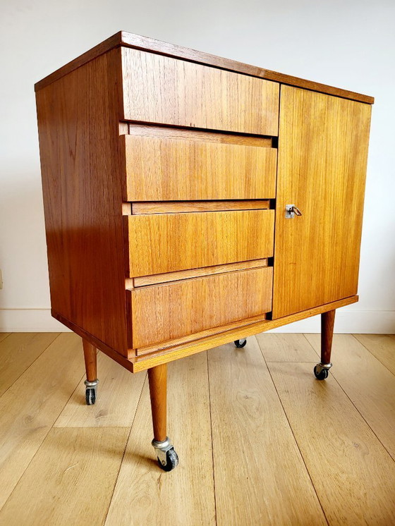 Image 1 of Mobile bar o cassettiera vintage su ruote, anni '60