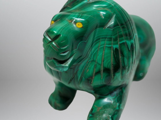 Image 1 of Lion statue carved and polished in malachite, 115 mm in diameter and weighing 540 grams