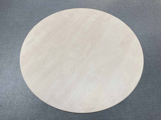 Image 1 of Nn Tisch in der Kantine