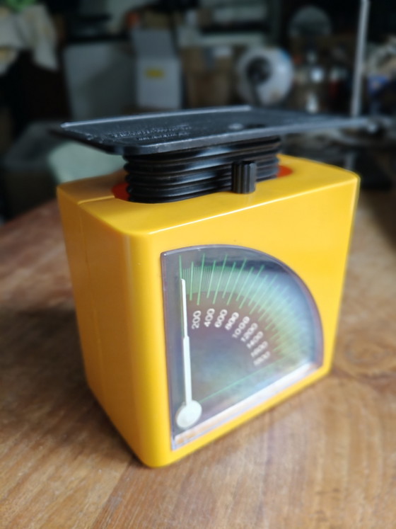 Image 1 of Vintage Zweedse postmoderne keukenweegschaal van Bengt EK – Geel Space Age Design