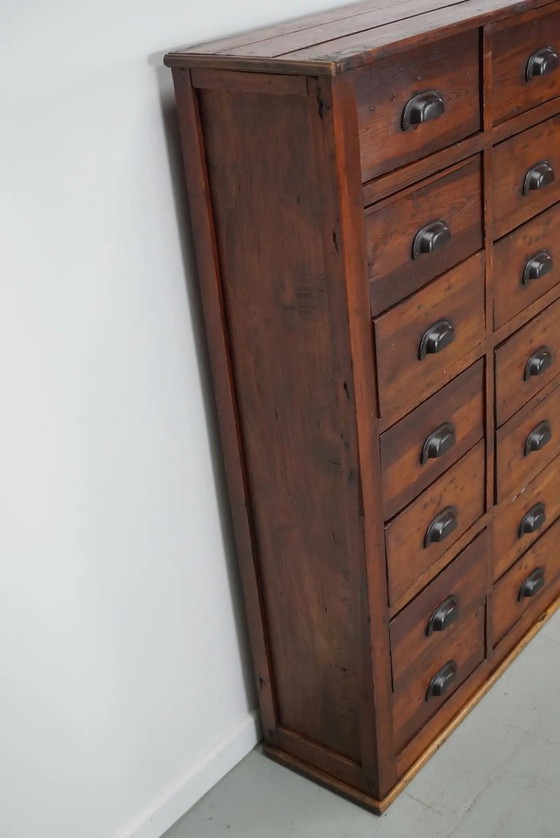Image 1 of Grote antieke Franse grenen apothekerskast, begin 20e eeuw