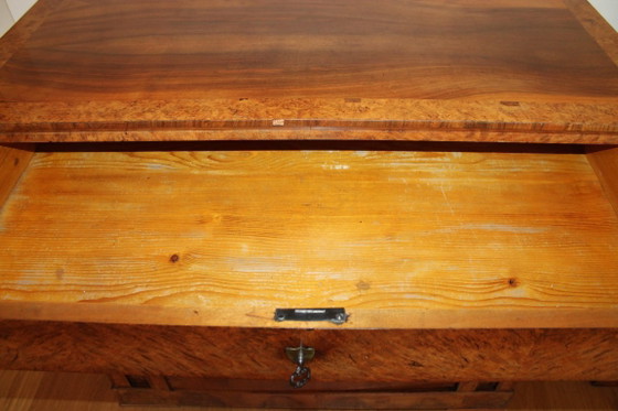 Elegant 19e-eeuws Biedermeier halfkastje – Buffetkasten, Wood (photo 10 of 14)