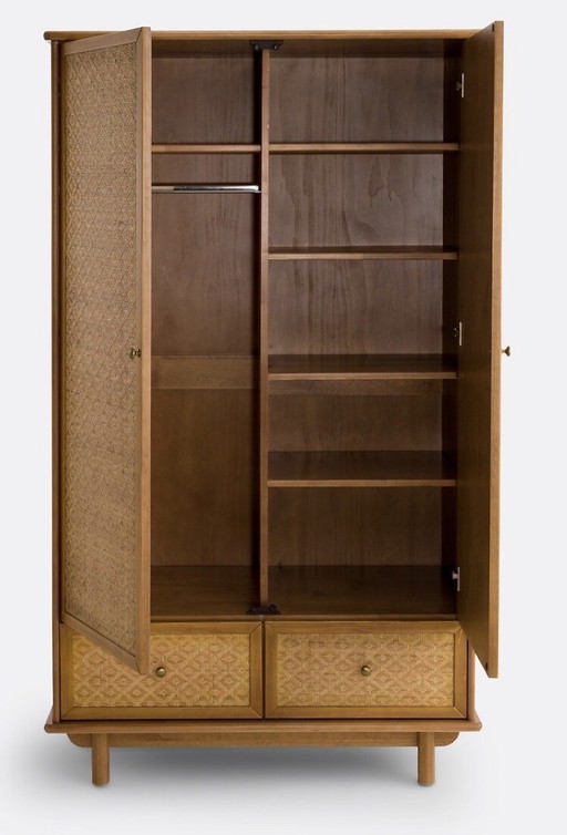 Armoire en pin massif et rotin