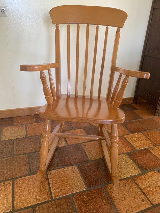 Fauteuil à bascule en hêtre