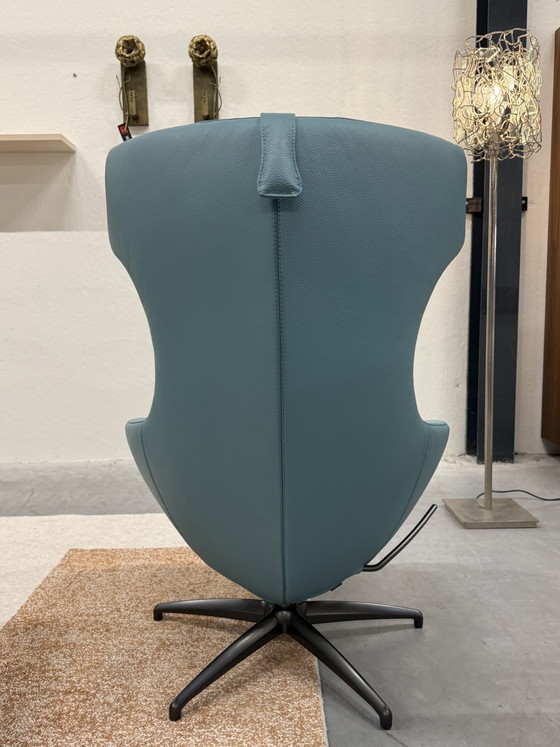 Image 1 of Poltrona Leolux Caruzzo plus con poggiapiedi in pelle blu