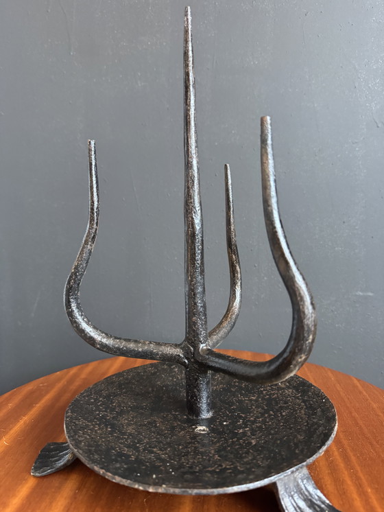Image 1 of Antiker Kerzenständer aus Schmiedeeisen im brutalistischen Stil