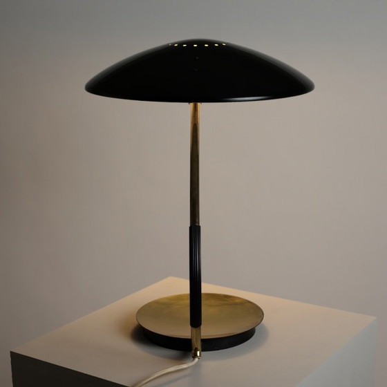 Lampe de table Christian Dell Modèle 6787 „Kaiser Idell“ pour Kaiser Leuchten, Allemagne, c. 1951 – Brass (photo 11 of 17)