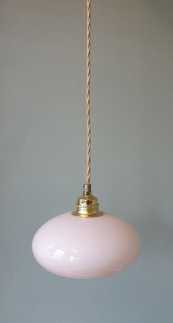 Image 1 of Set van 2 vintage hanglampen van roze pastel opaline glas.
