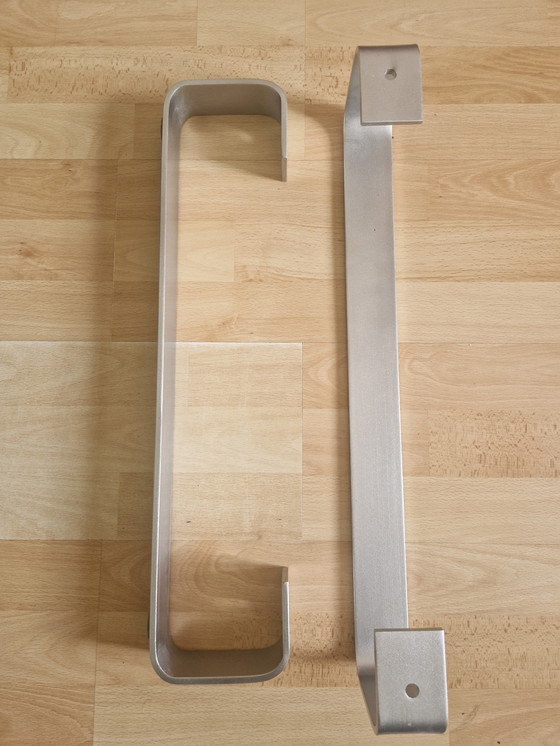 Image 1 of Mobile credenza verde oliva con dettagli cromati e angoli arrotondati