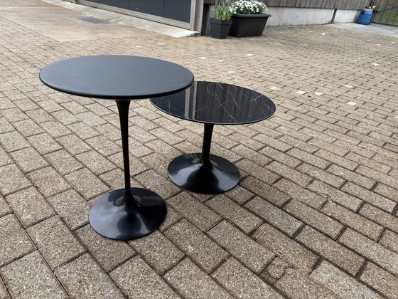 Image 1 of 2x Knoll Tulip Eero Saarinen bijzettafelt 51cm Nero Marquina en 41cm zwart Feniks laminaat