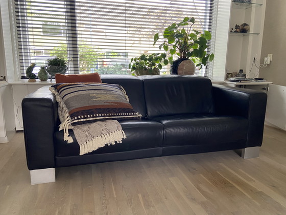 Image 1 of Canapé en cuir noir avec assise à réglage électrique