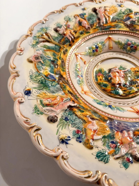 Large Capodimonte Porcelain Plate, Hand-Painted and Embossed, 1950s – Decorative Objects (photo 9 of 11)