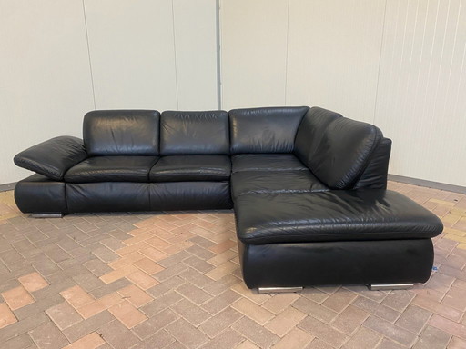 Hermoso sofá esquinero de cuero genuino negro