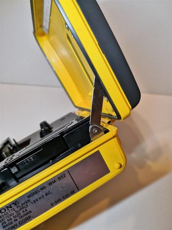Rare Walkman Sony Collector WM-B52 Vintage Sport Walkman / 80's – Decorative Objects, Plastic (photo 18 of 20)