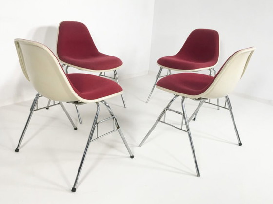 Image 1 of 4x Vitra Fiberglas-Stühle von Charles Eames