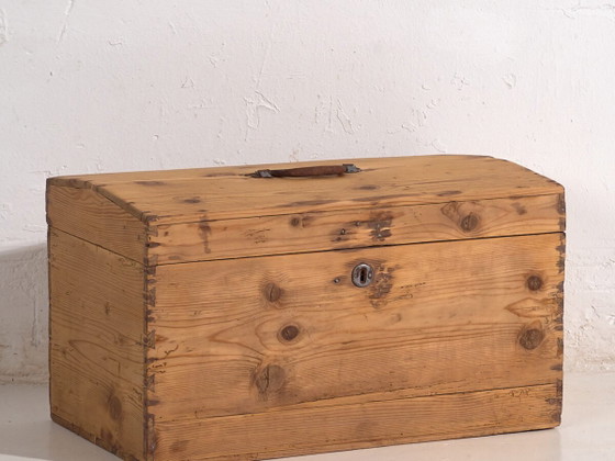 Pequeño baúl antiguo (c.1920) #8 – Cómodas, Rustic (photo 2 of 40)
