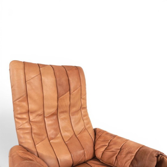 Image 1 of De Sede Ds 50 fauteuil met voetenbank, bekleed met buffelleer en patchwork, 1970
