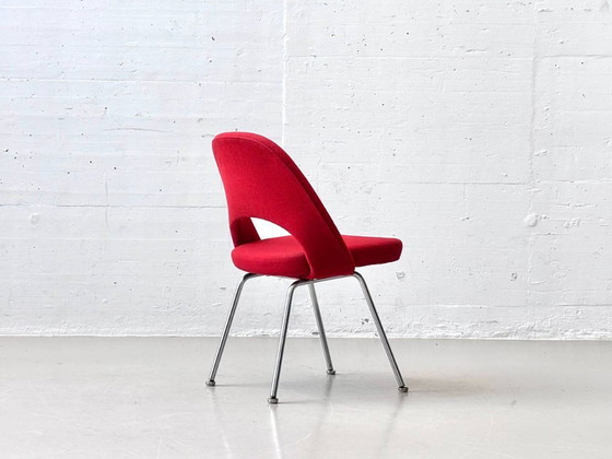 Image 1 of Eero Saarinen für Knoll International – Executive Chair mit rotem Stoffbezug, vertrieben durch Wohnbedarf Roche Basel, 1960er Ja