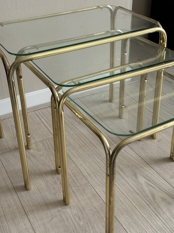 Image 1 of Set van 3 vintage gouden tafeltjes met glazen blad