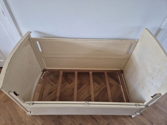 Image 1 of Lit d'enfant, berceau des années 1930