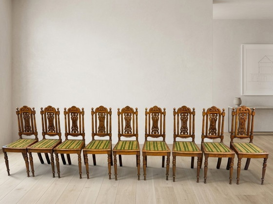 Image 1 of Set van 9 eetkamerstoelen in renaissance-revivalstijl, gesneden hout, Tsjechoslowakije, begin 20e eeuw