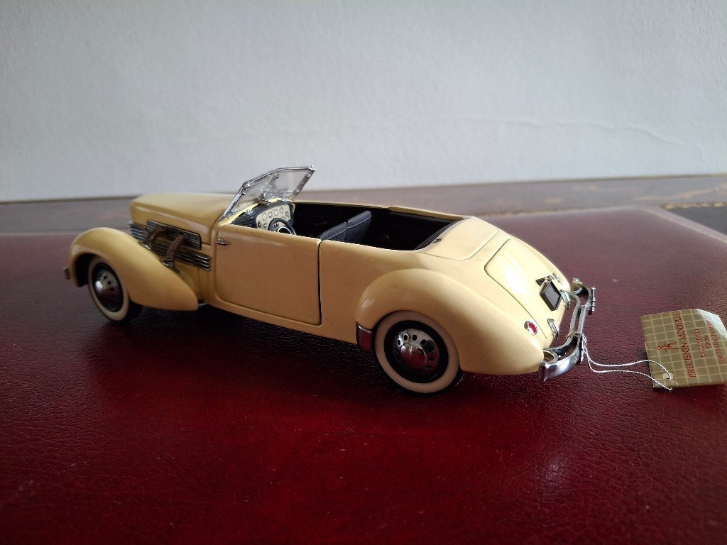 Franklin Mint Cord 812 Phaeton coupe 1937 1/24 | €59 | Whoppah