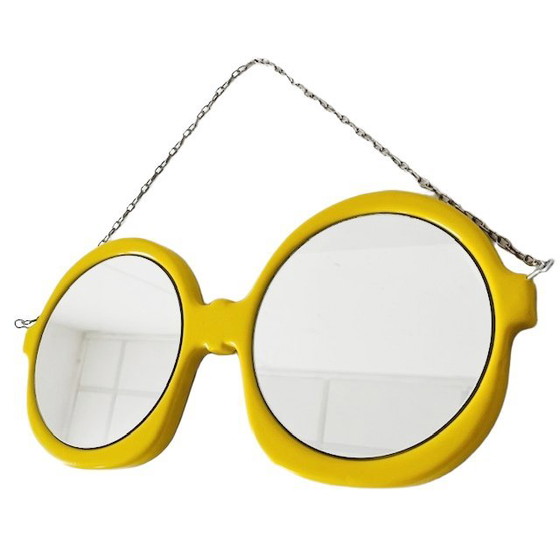 Image 1 of Mid-century pop art retro bril spiegel geel kunststof wandspiegel 1970's