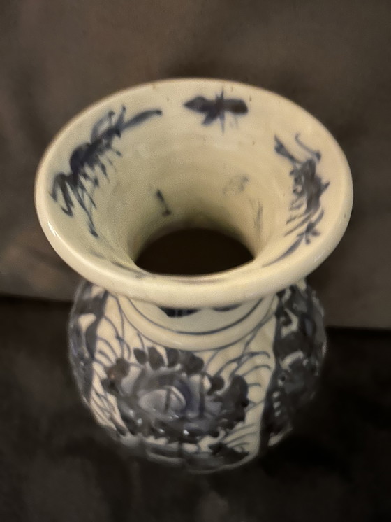 Image 1 of Antieke geribbelde Japanse Blauw witte Imari vaas 30 cm 