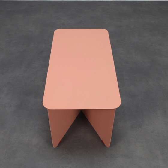 Image 1 of Table d'appoint Hinge Large de Lex Pott pour Puik Design rose