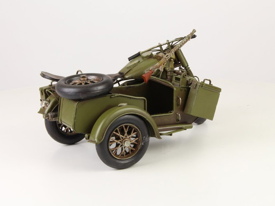 Image 1 of replica leger motor in metaal