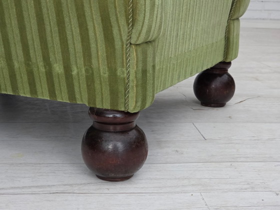 Image 1 of 1950er Jahre, dänischer Relaxsessel, grüner Möbelveloursstoff, Beine aus Eschenholz.