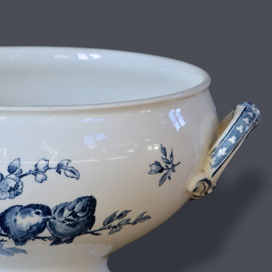 Image 1 of Grote 19e-eeuwse Franse saladeschaal, gesigneerd Sarreguemines, "Favorite" vogelcollectie