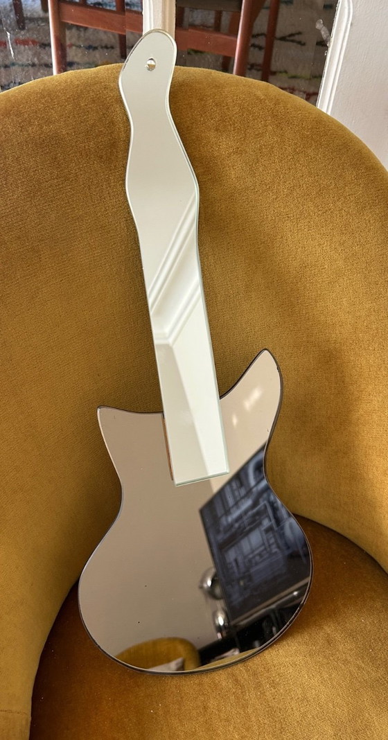 Image 1 of Gitaarspiegel uit de jaren 70