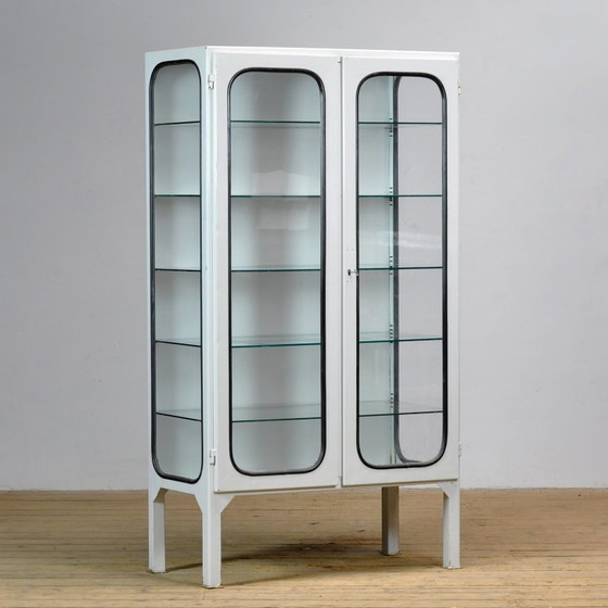 Image 1 of Armoire médicale vintage, années 1970