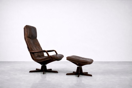 Image 1 of Vintage Mid-Century Danish Modern Brown Leather Adjustable Easy Chair & Ottoman Set from Berg Furniture, 1970s, Set of 2