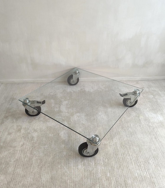Image 1 of ✨✨ Wunderschöner Designer-Couchtisch aus Glas auf Rollen im Stil von Gae Aulenti Fontana Arte ✨✨