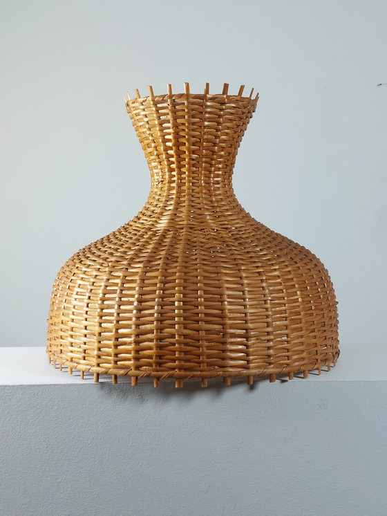 Image 1 of Vintage lampenkap van rotan in mandvorm uit het midden van de 20e eeuw, jaren 70.