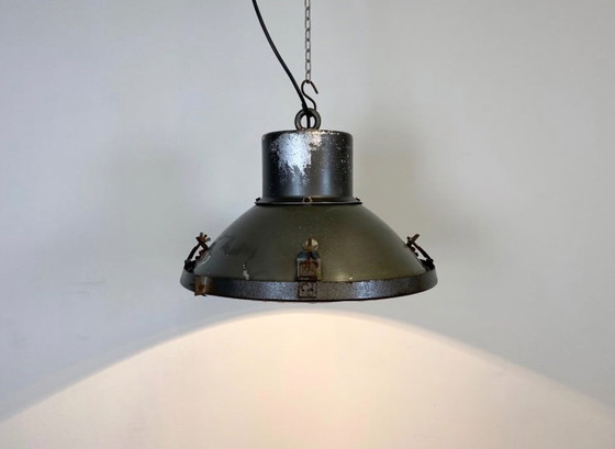 Image 1 of Lampada industriale in alluminio con copertura in vetro, anni '60