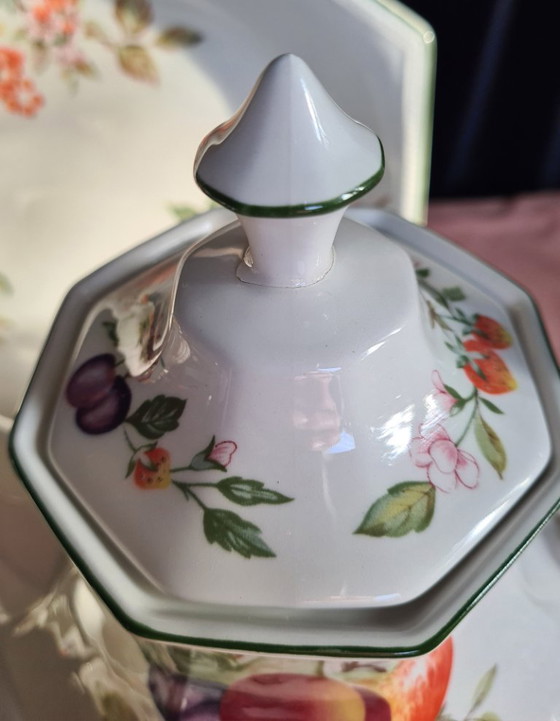 Image 1 of Servizio da tè e torta alla frutta fresca Johnson Brothers England con piatto da portata e petit four.