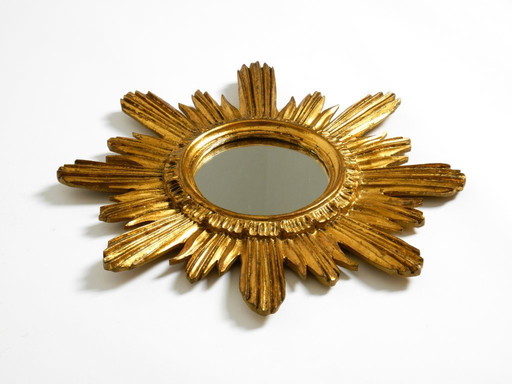 Beautiful Italian Mid-Century Sunburst Wall Mirror Made of Wood and Resin, Gold-Plated