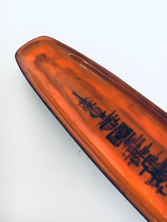 Image 1 of Plat en céramique d'art en forme de planche de surf, créé par Sanchez pour Perignem Studios, Belgique, années 1960