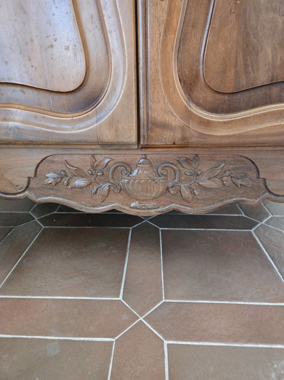Piccola credenza / cassettiera in noce stile Luigi XV – Credenze, Legno (photo 6 of 9)