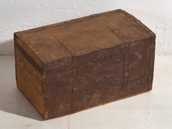 Small antique trunk in pine wood – Central Europe, circa 1900 – Decorative Objects, Iron, Rustic (photo 12 of 16)