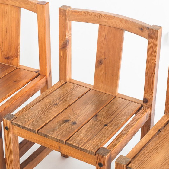 Conjunto de cuatro sillas y banco de estilo escandinavo. Madera de pino. Fabricado por Sotka. Finlandia, (photo 7 of 15)