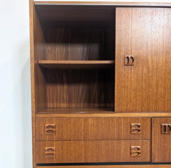 Image 1 of Kompaktes Teak-Highboard im Mid-Century-Modern-Stil