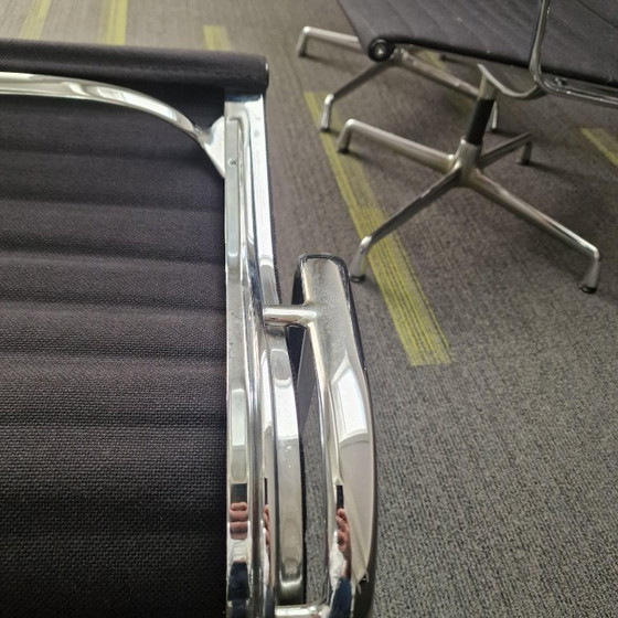 Image 1 of 6 x Eames-Konferenzstuhl