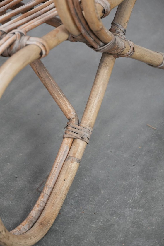 Image 1 of Sillón de ratán de diseño holandés de los años 50 con respaldo alto.