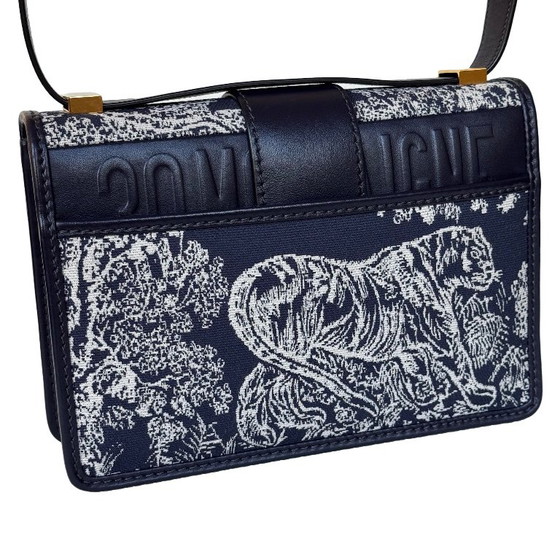 Dior Montaigne 30 – Crossbody bags, Calfskin (photo 14 of 25)