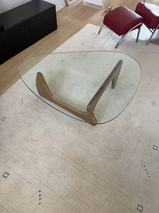 Image 1 of Glazen salontafel met houten voet